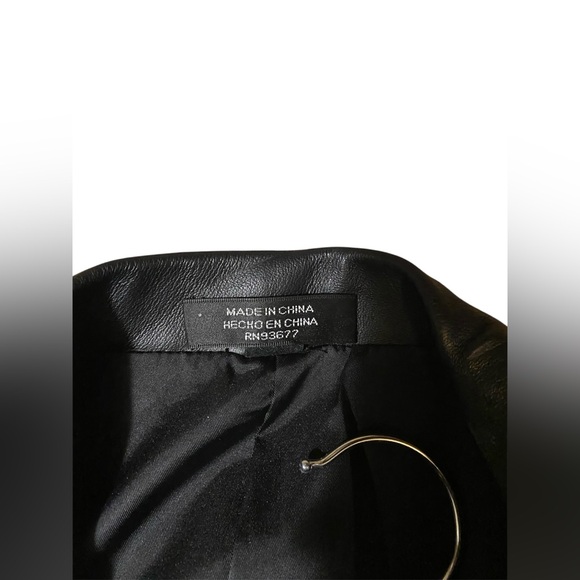 J. Ferrar~
Men’s Sleek Black 100% Leather Blazer Jacket 
Size Medium 
NEW - Picture 7 of 13